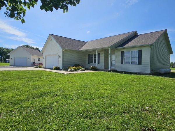 17619 E Angling Road , Mt Vernon, IL 62864