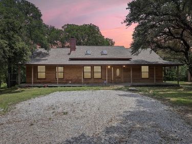 9400 Live Oak Lane, Fort Worth, TX 76179