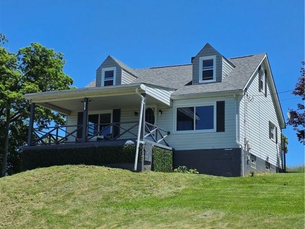 84 Crossridge Rd, Charleroi, PA 15022