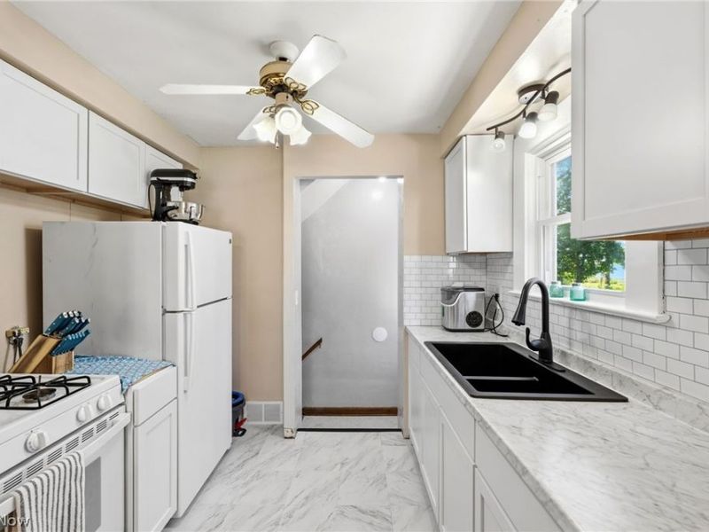 474 E 328th Street, Willowick, OH 44095 Photo 8