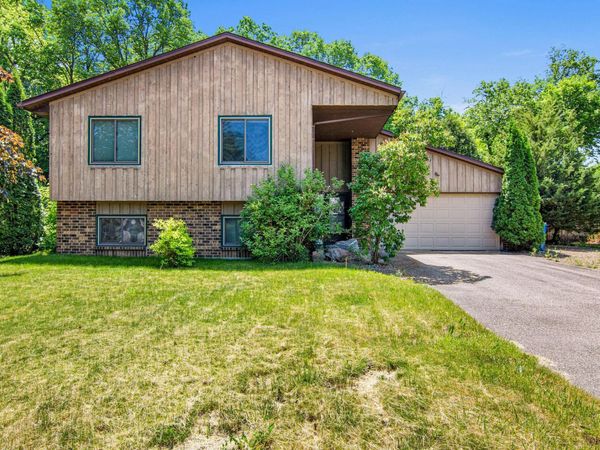 1809 W 138th Street , Burnsville, MN 55337