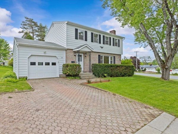 29 Drury Drive, Essex Junction, VT 05452