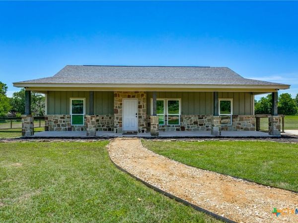 768 Burges Street , Seguin, TX 78155