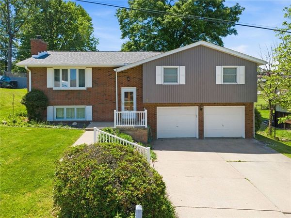 5 Waverly Dr, Greensburg, PA 15601