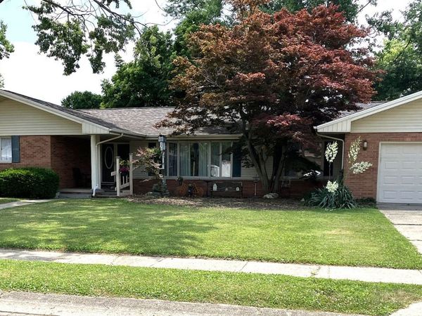 425 Crestmore Avenue , Mattoon, IL 61938