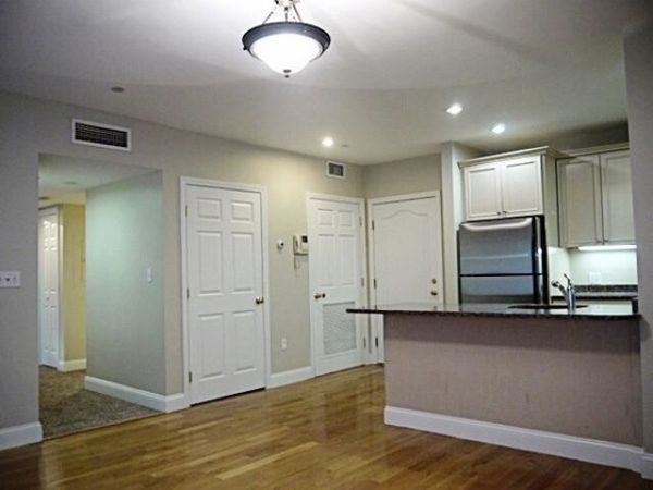 1522 Vfw Parkway, Unit 402, Boston, MA 02132