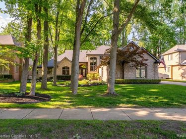 14281 Bournemuth Drive, Shelby Twp, MI 48315