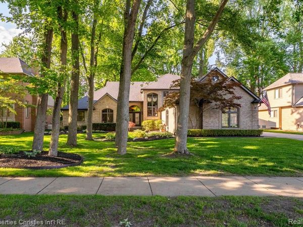 14281 Bournemuth Drive, Shelby Twp, MI 48315