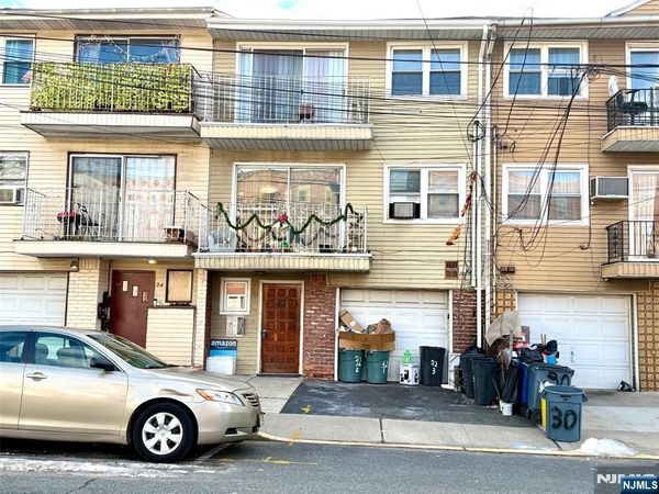 32 President Street 1, EAST NEWARK, NJ 07029