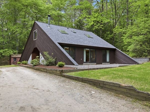 39 Hog Hill Road, Pepperell, MA 01463