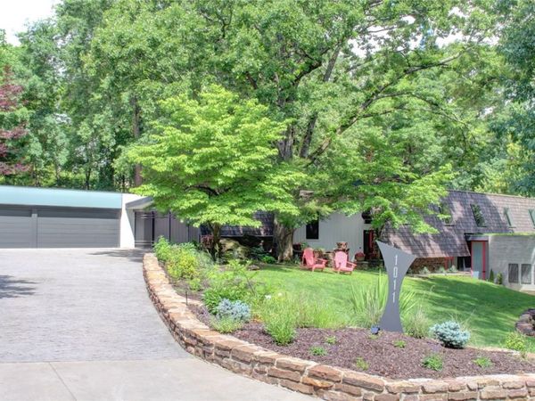 1011 N Tanglebriar Lane , Fayetteville, AR 72701