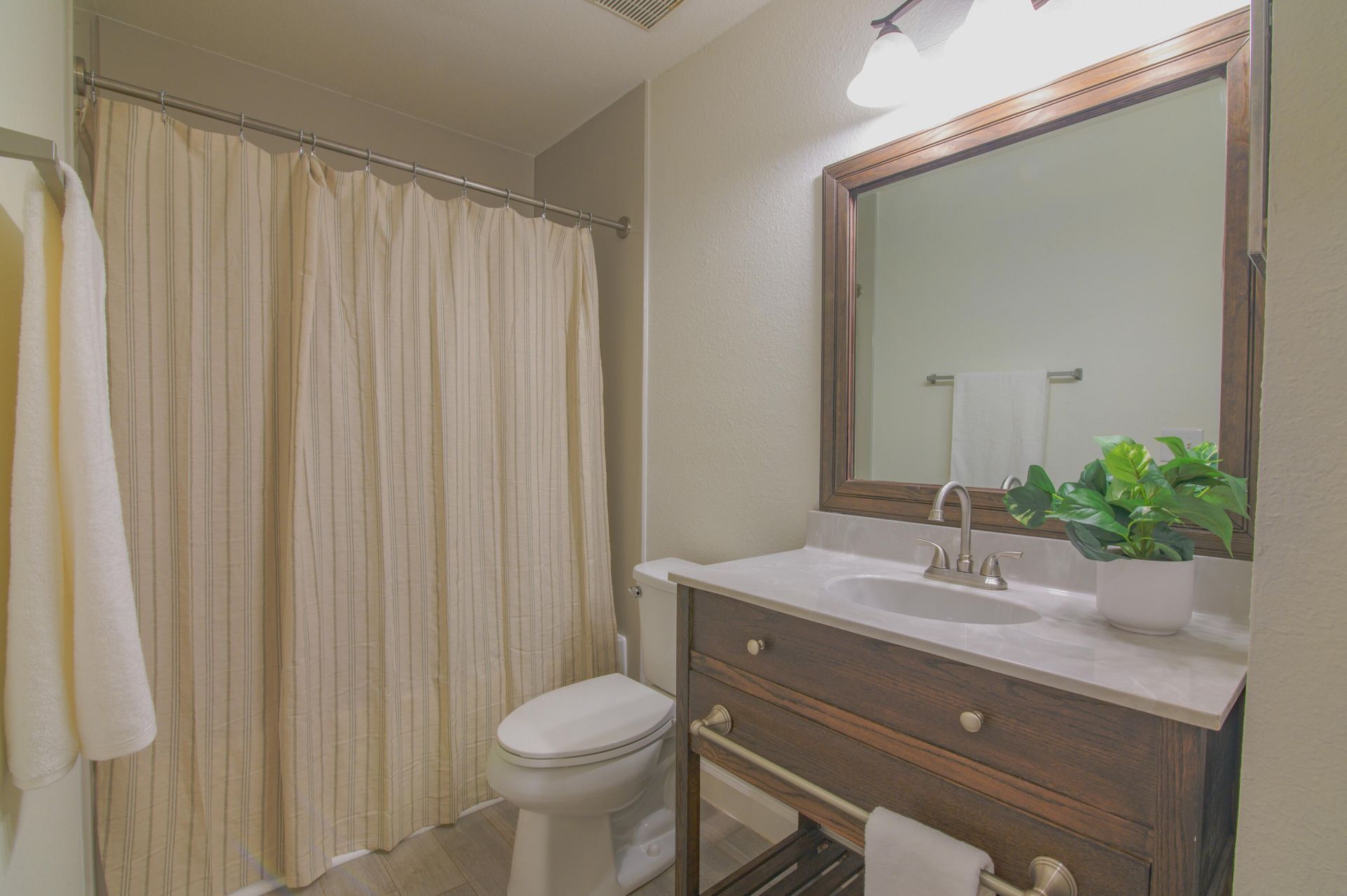 266 Alexandra Drive Photo 13