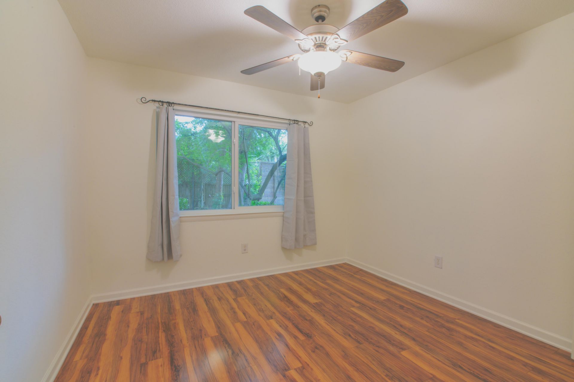 266 Alexandra Drive Photo 13