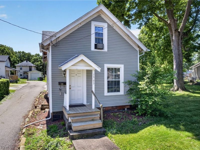 1303 Tremont Avenue SW, Massillon, OH 44647 Photo 1