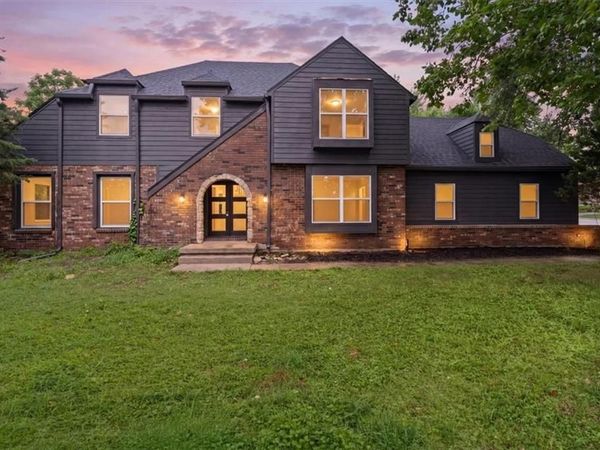 307 S Sunset Lane, Raymore, MO 64083