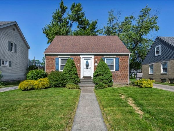 208 Longfellow Street , Elyria, OH 44035