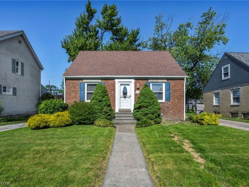 208 Longfellow Street, Elyria, OH 44035 Photo 1