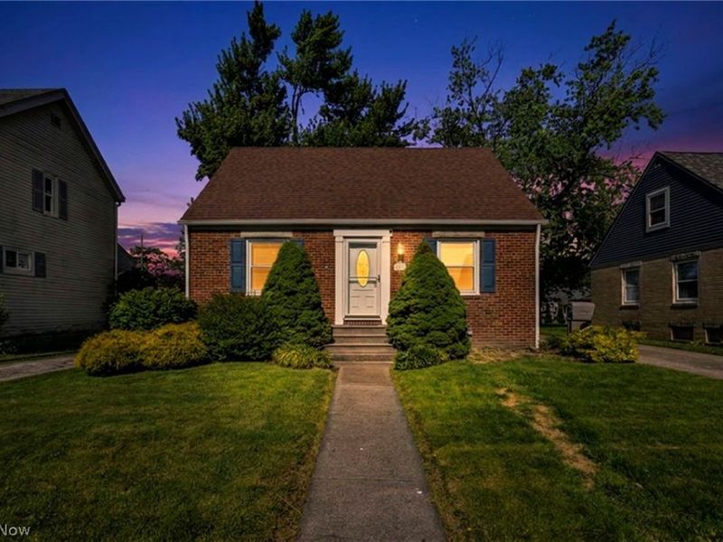 208 Longfellow Street, Elyria, OH 44035 Photo 2