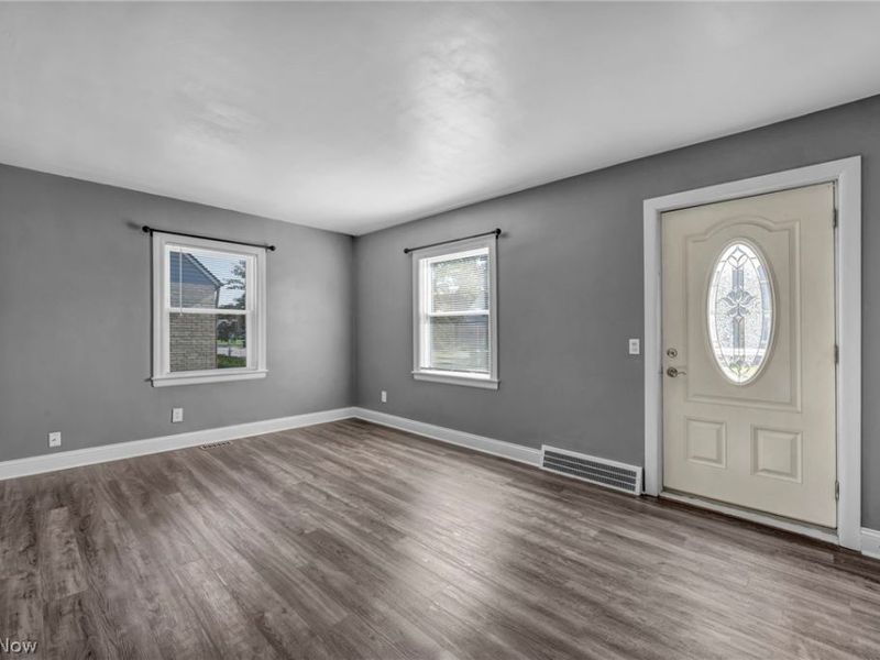 208 Longfellow Street, Elyria, OH 44035 Photo 5