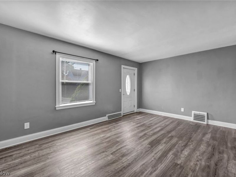 208 Longfellow Street, Elyria, OH 44035 Photo 8