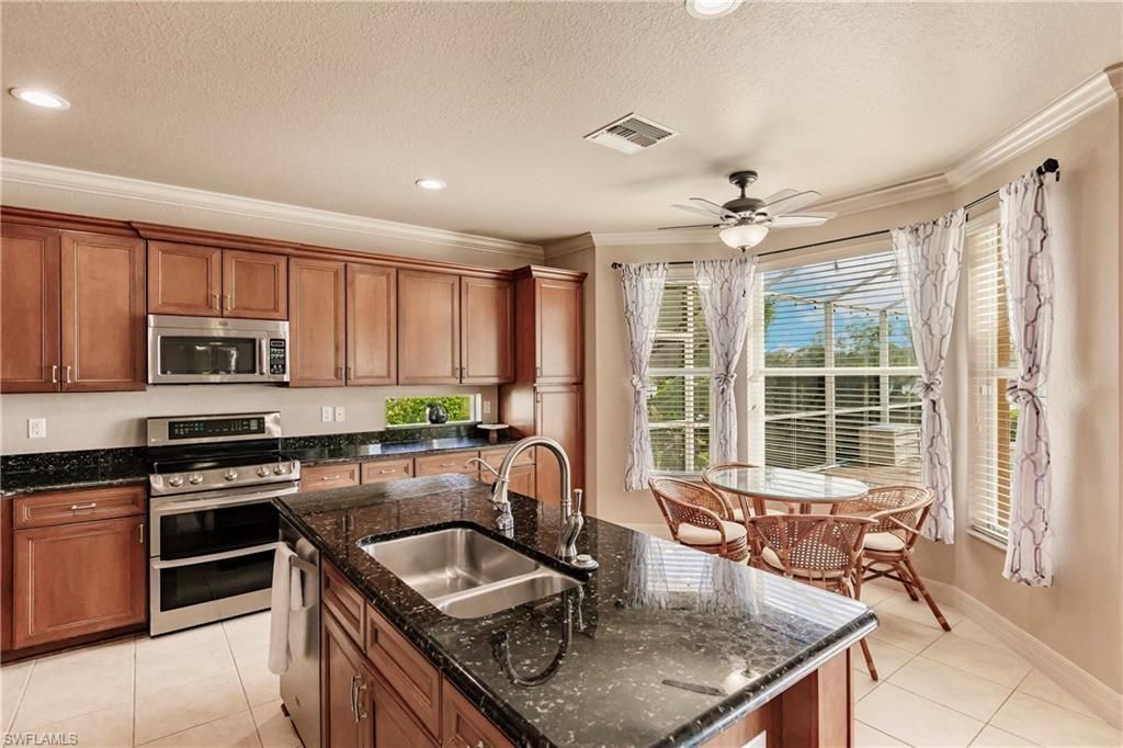 3573 Malagrotta Cir, Cape Coral, FL 33909 Photo