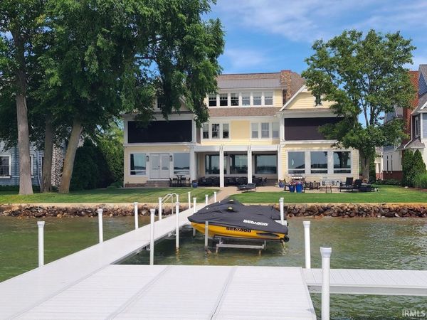 11925 N Ogden Point Road, Syracuse, IN 46567