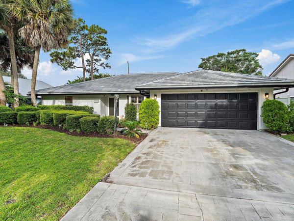 18169 Lake Bend Drive, Jupiter, FL 33458