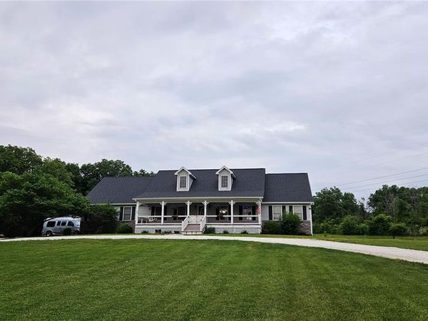 406 Ravenwood Drive, Troy, MO 63379