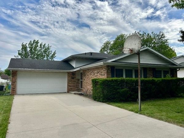 226 Meadows Road S, Bourbonnais, IL 60914