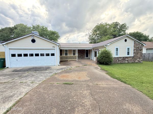 71 N Hampton Lane , Jackson, TN 38305