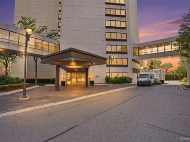300 Riverfront, Detroit, MI 48226