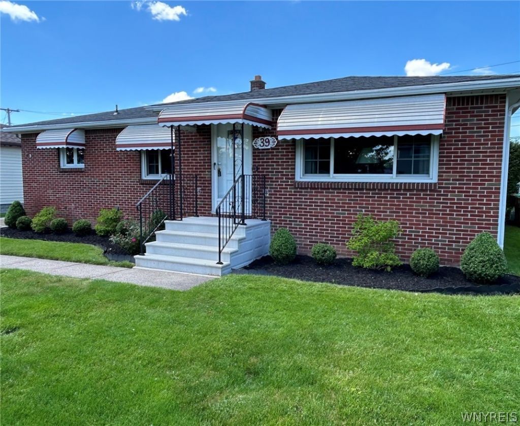 39 Angela Lane, Buffalo, NY 14225 Main Photo