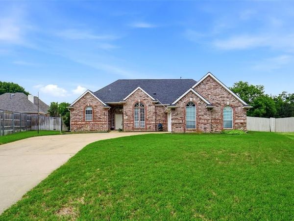 1620 Oak Creek Drive, Hurst, TX 76054