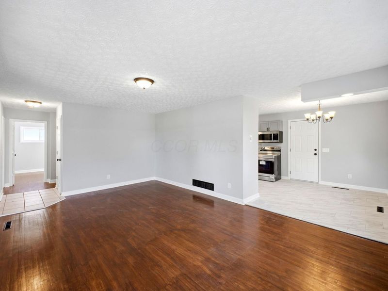 1189 Simpson Drive , Columbus, OH 43227 Photo 9