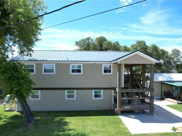 911 W Madison Avenue , Port O'Connor, TX 77982