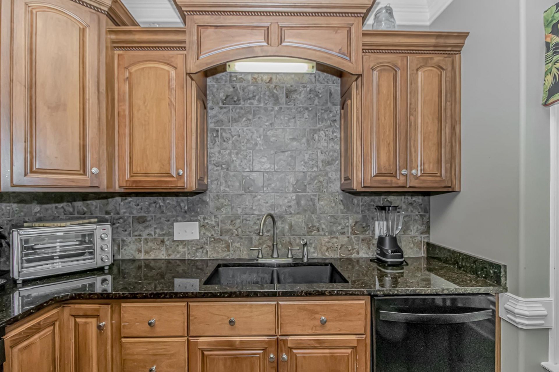 6001 5705 S Kings Hwy. Photo 4