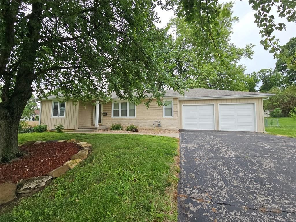 10913 W 50th Terrace, Shawnee, KS 66203 Main Photo