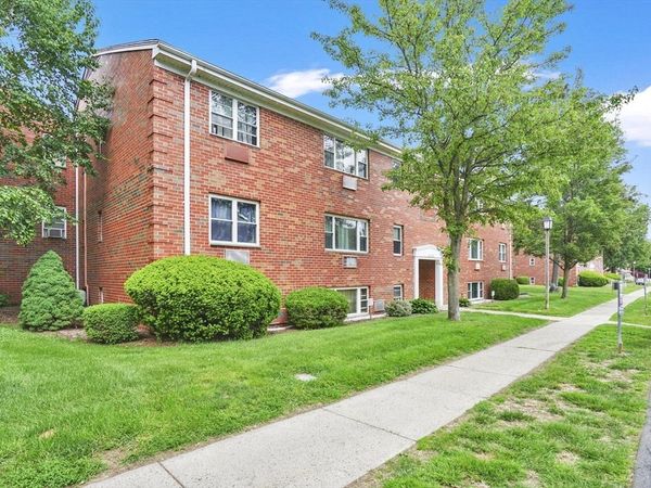 272 Regency Park Dr, Unit 272, Agawam, MA 01001