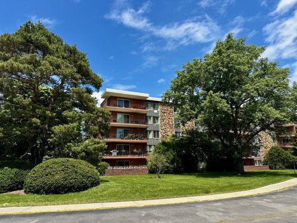 16 E Old Willow Road , Unit 433-S, Prospect Heights, IL 60070