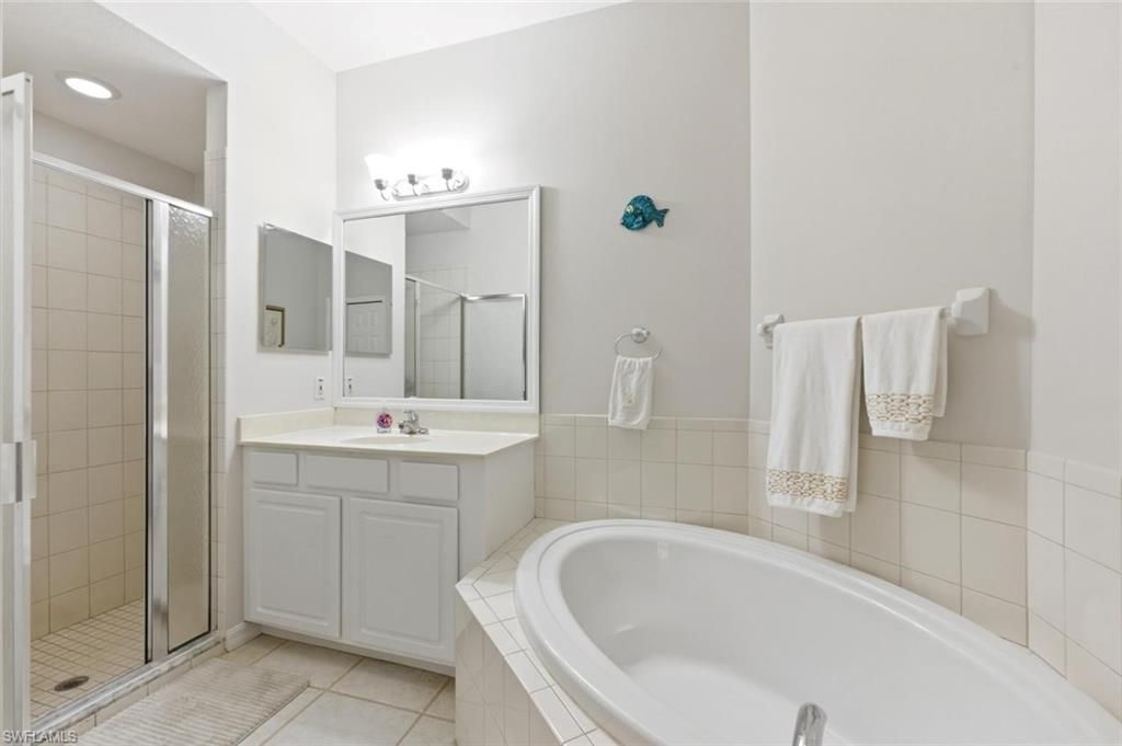 7685 Meadow Lakes Dr, Unit 1301, Naples, FL 34104 Photo