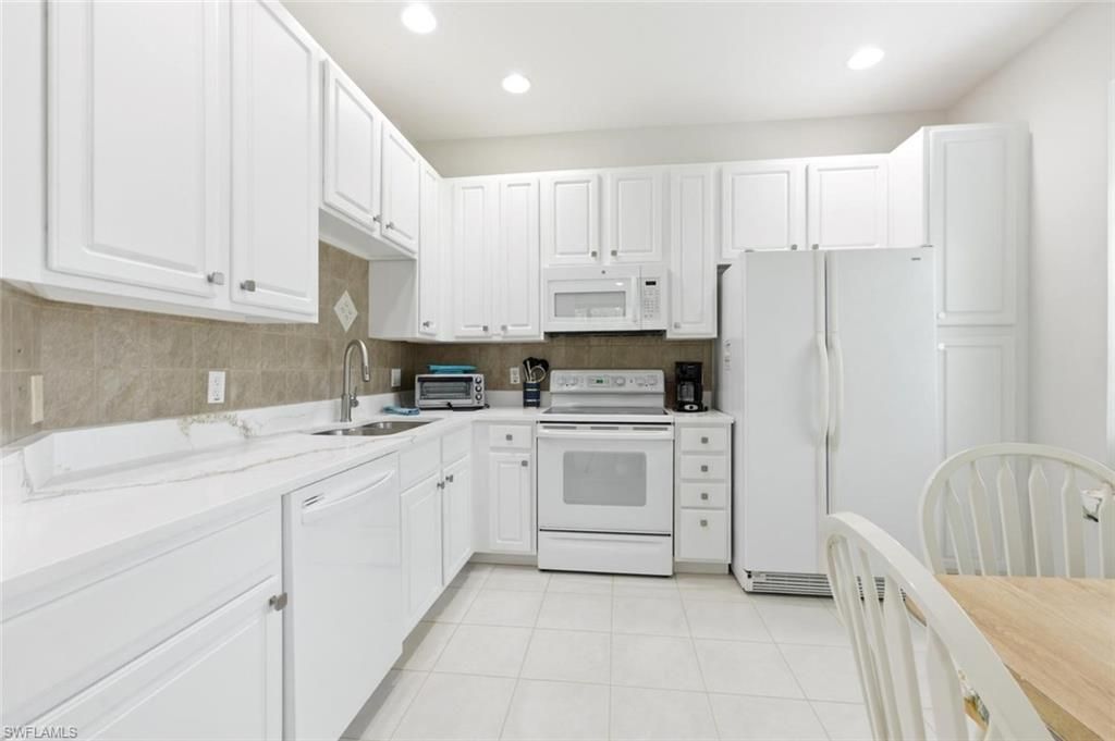 7685 Meadow Lakes Dr, Unit 1301, Naples, FL 34104 Photo