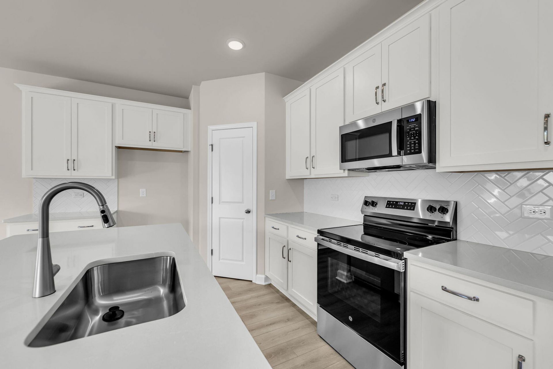 4030 Lemon Grass Lane Photo 9