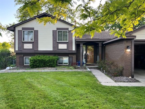 5395 Timber Ridge Dr, Independence Twp, MI 48346