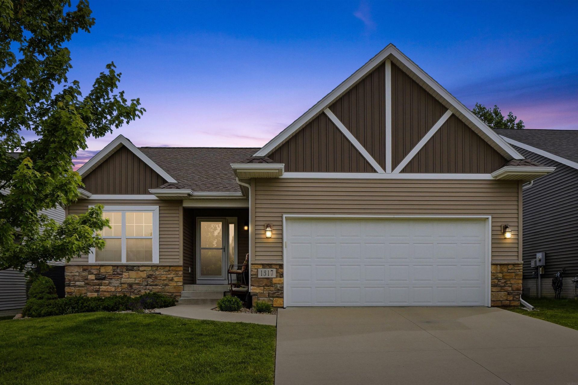 1317 Hummingbird Circle, Waterloo, IA 50702 Main Photo