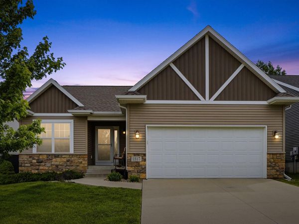 1317 Hummingbird Circle, Waterloo, IA 50702