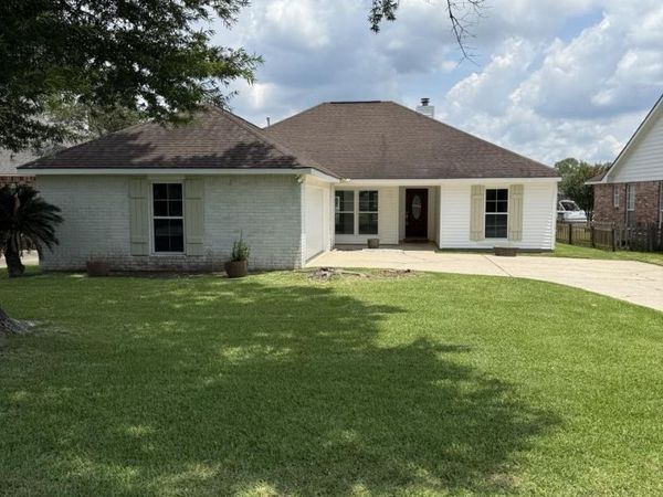 17433 Lake Iris Ave, Saint George, LA 70817