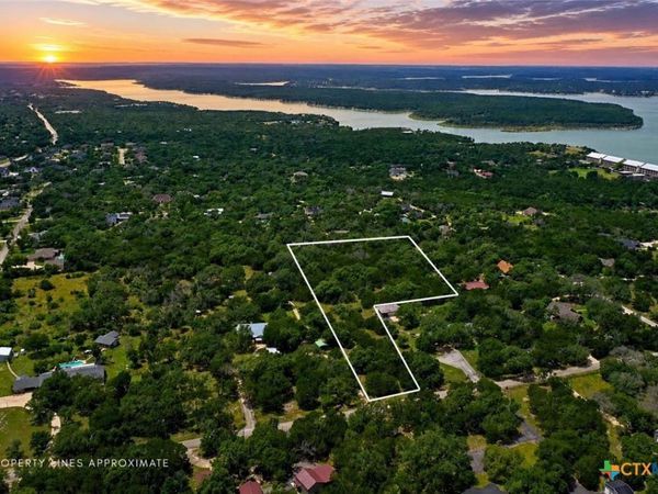 63 Cedar Trails Drive , Morgans Point Resort, TX 76513