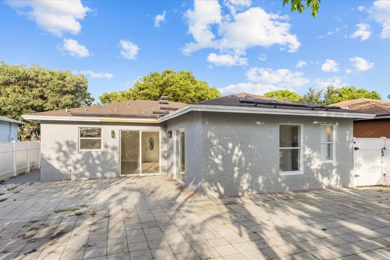1561 NW 7th Lane, Pompano Beach, FL 33060 Photo
