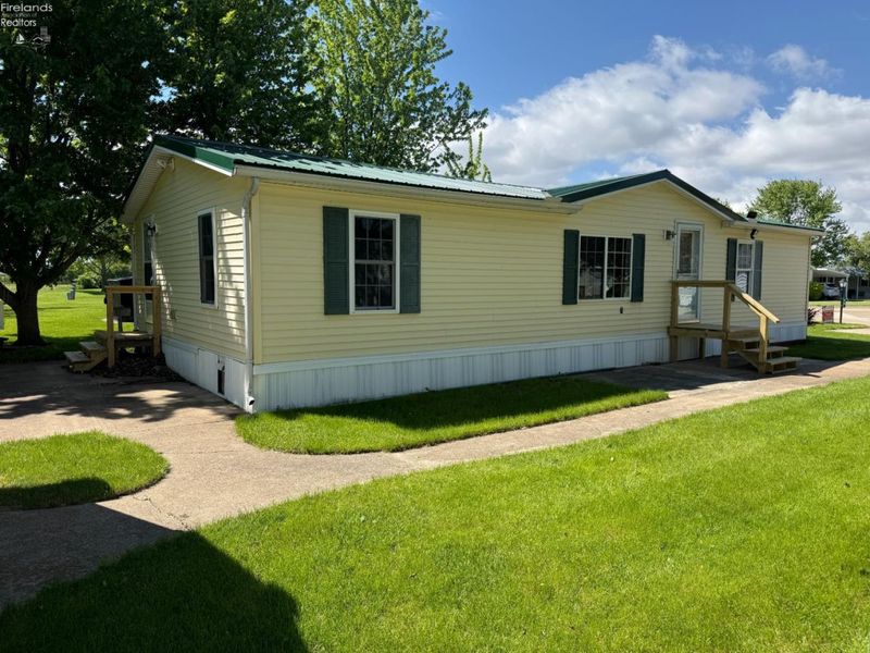 45 E Bass Circle, Marblehead, OH 43440 Photo 2