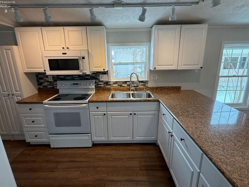 45 E Bass Circle, Marblehead, OH 43440 Photo 9